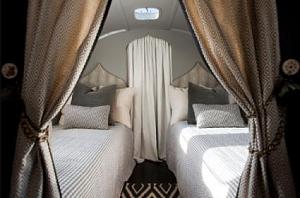 Click image for larger version

Name:	chic-airstream-02.jpg
Views:	205
Size:	20.4 KB
ID:	3837